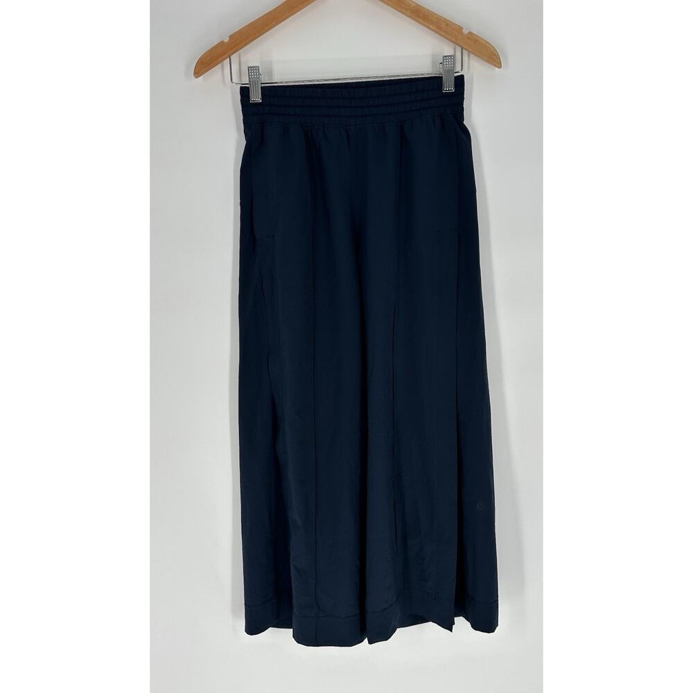 Lululemon W6BA9S Wanderer High-rise Wide Leg Culotte in Navy, size 4 Casual